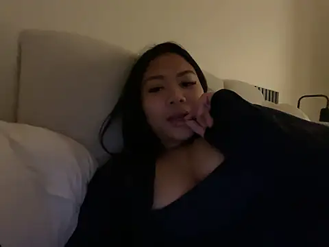 TitiTinyThai online show from April 5, 8:06 pm