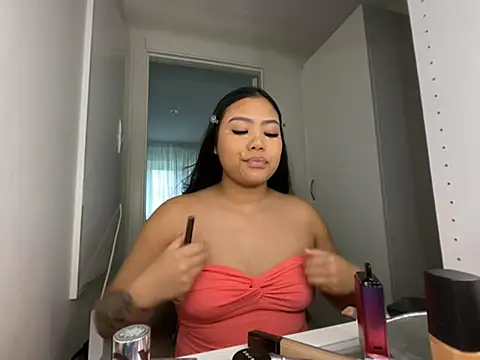 TitiTinyThai online show from April 14, 4:02 pm