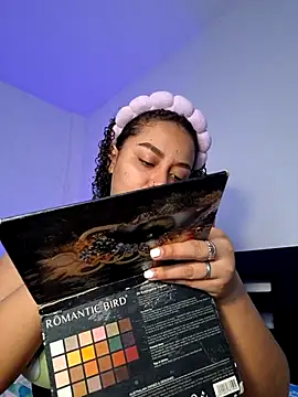 Snapshot of curly_girl_31 chatting on February 9, 6:01 pm curly girl 31 online show from February 9, 6:01 pm