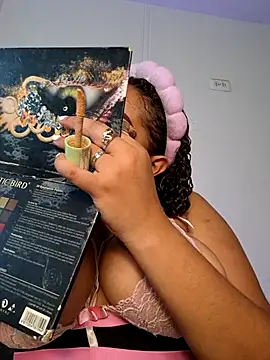 Snapshot of curly_girl_31 chatting on February 13, 6:48 pm curly girl 31 online show from February 13, 6:48 pm