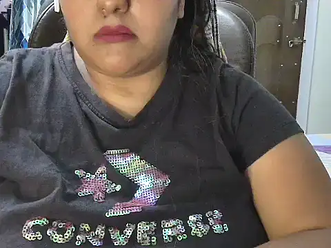 Snapshot of GaggingGirl_ chatting on June 19, 7:06 pm GaggingGirl online show from June 19, 7:06 pm