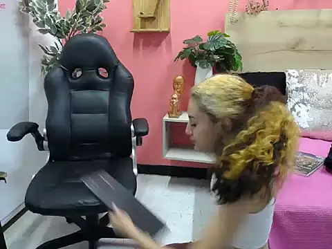 maria Turner1 online show from April 15, 9:49 am