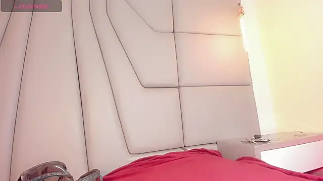 Miss-Saraii online show from March 18, 4:10 pm