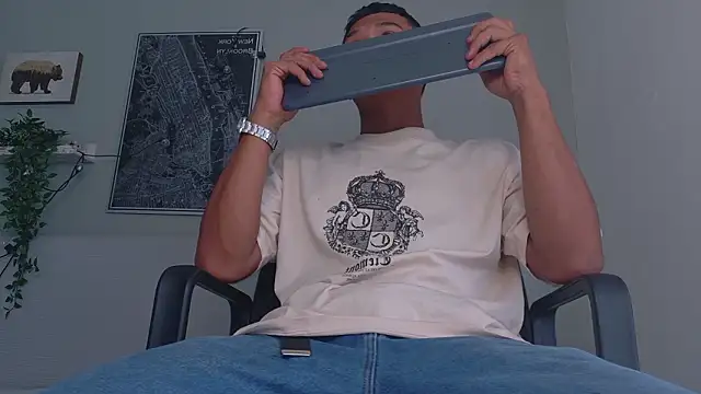 AndrewKenoxx  online show from February 14, 7:32 pm