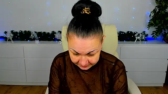 IrissMoon online show from January 17, 6:51 am