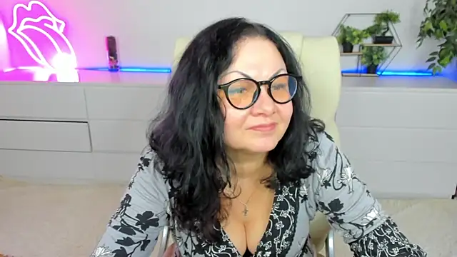 IrissMoon online show from February 16, 6:42 am