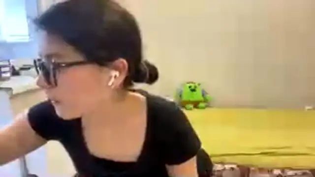 Snapshot of SaintMari chatting on June 18, 2:10 pm SaintMari online show from June 18, 2:10 pm