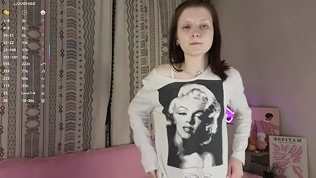 CarmaOlen online show from April 7, 7:14 pm