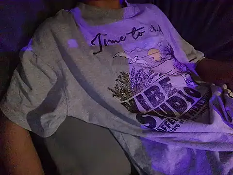 Snapshot of LEO_shy chatting on March 2, 4:03 pm LEO shy online show from March 2, 4:03 pm