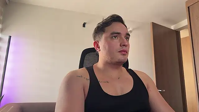 Robyn Rocki online show from February 5, 4:11 pm