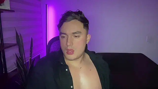 Robyn Rocki online show from February 10, 1:21 am