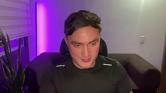 Robyn Rocki online show from February 14, 2:41 am