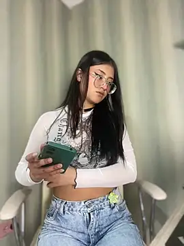 Snapshot of StrawberryPink_ chatting on February 21, 12:06 pm StrawberryPink online show from February 21, 12:06 pm