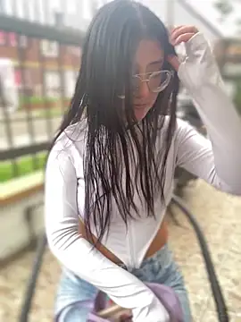 StrawberryPink  online show from March 6, 11:28 am