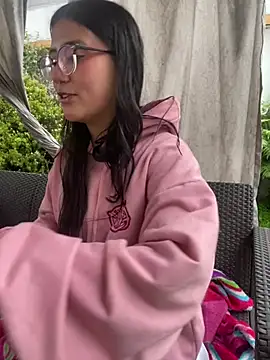 StrawberryPink  online show from March 18, 11:35 am