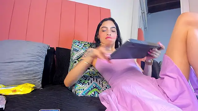 rose thompson19 online show from February 14, 7:10 pm