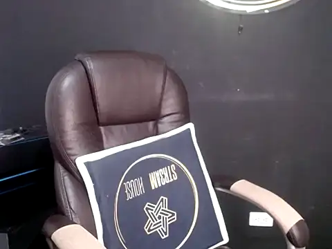 luisandri  online show from February 3, 10:26 pm