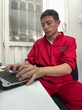 Snapshot of santiObrero chatting on April 27, 8:29 pm santiObrero online show from April 27, 8:29 pm