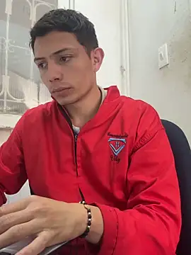 Snapshot of santiObrero chatting on April 28, 3:28 pm santiObrero online show from April 28, 3:28 pm