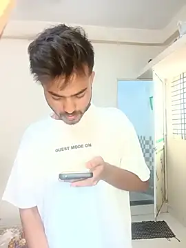 sdgjjkkmm online show from June 8, 9:20 am