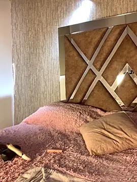 Snapshot of TianaRios_Pink chatting on February 1, 4:05 pm TianaRios Pink online show from February 1, 4:05 pm