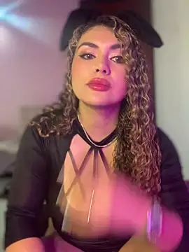 Snapshot of TianaRios_Pink chatting on February 13, 2:24 pm TianaRios Pink online show from February 13, 2:24 pm