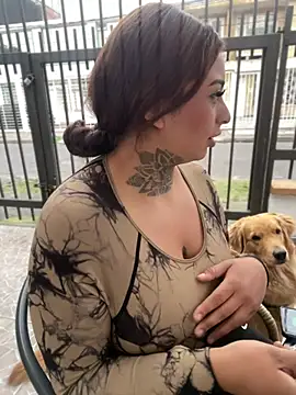 Snapshot of EmilyMoore_Pink chatting on February 17, 11:00 pm EmilyMoore Pink online show from February 17, 11:00 pm