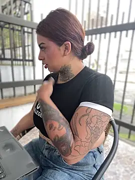 Snapshot of EmilyMoore_Pink chatting on March 2, 12:45 pm EmilyMoore Pink online show from March 2, 12:45 pm