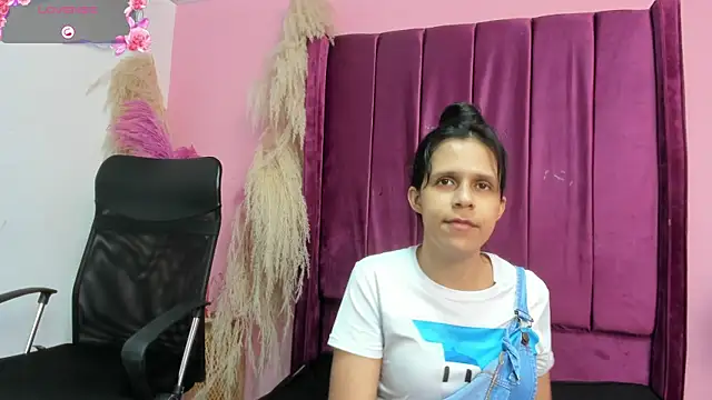 mitzukywinteer online show from April 8, 8:09 pm