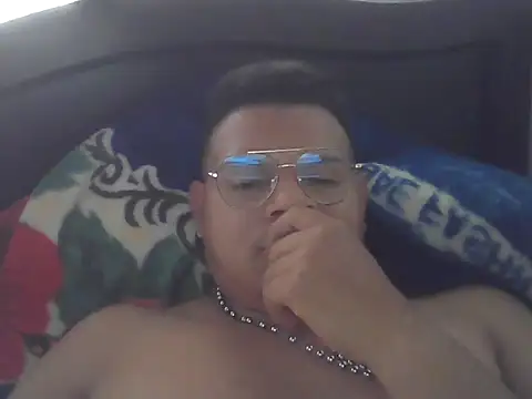 Snapshot of Morenoblasquez chatting on June 18, 9:30 pm Morenoblasquez online show from June 18, 9:30 pm