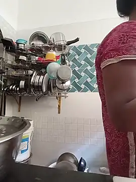 Hot-Tinaa online show from May 19, 8:42 am