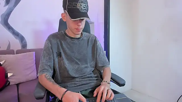 mikebenefleck 01 online show from January 17, 12:43 pm