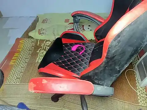 Tinaly18 online show from March 26, 1:38 pm