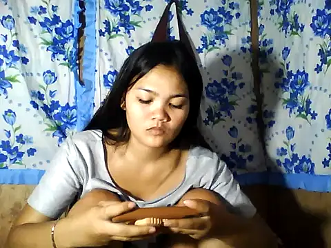 PinaySkinnyJust18 online show from April 10, 10:58 pm