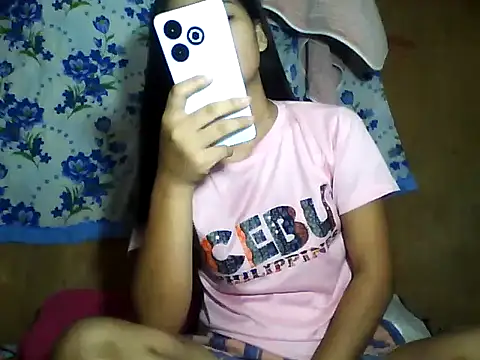 Snapshot of PinaySkinnyJust18 chatting on June 6, 10:25 pm PinaySkinnyJust18 online show from June 6, 10:25 pm