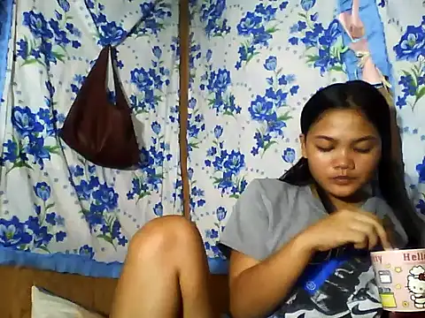 Snapshot of PinaySkinnyJust18 chatting on June 21, 10:01 pm PinaySkinnyJust18 online show from June 21, 10:01 pm