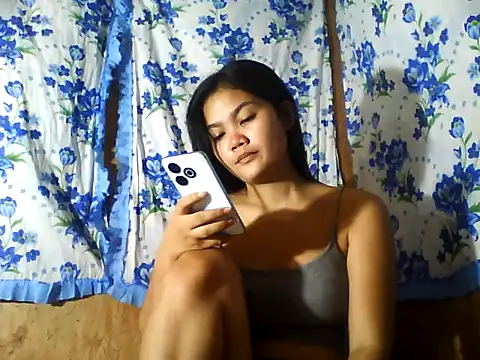 Snapshot of PinaySkinnyJust18 chatting on July 5, 9:44 pm PinaySkinnyJust18 online show from July 5, 9:44 pm