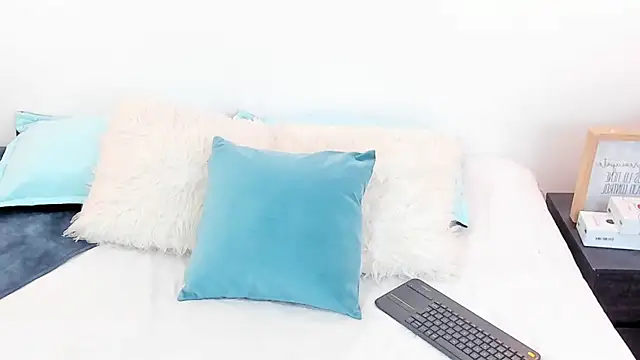 Snapshot of annarosse_ chatting on June 26, 6:23 pm annarosse online show from June 26, 6:23 pm