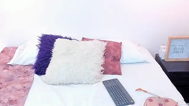 Snapshot of annarosse_ chatting on July 21, 12:07 pm annarosse online show from July 21, 12:07 pm
