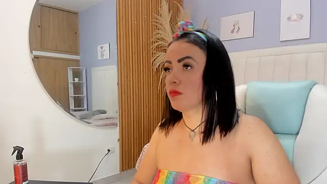 Snapshot of helen_jonesx chatting on February 20, 12:27 pm helen jonesx online show from February 20, 12:27 pm