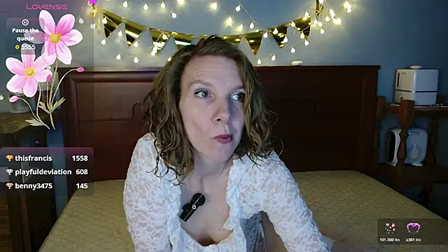 Daisy Lovely online show from April 17, 4:15 am