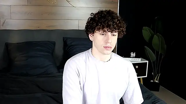 Snapshot of TylerGibson chatting on February 4, 3:34 am TylerGibson online show from February 4, 3:34 am