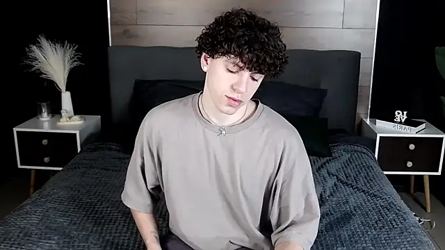 Snapshot of TylerGibson chatting on February 20, 3:03 am TylerGibson online show from February 20, 3:03 am