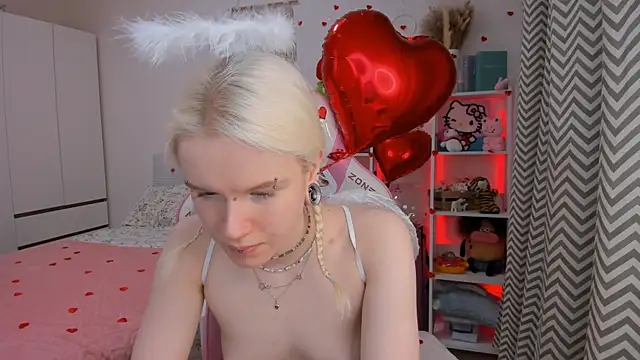 Snapshot of Mia_WaterFall chatting on February 14, 3:25 am Mia WaterFall online show from February 14, 3:25 am