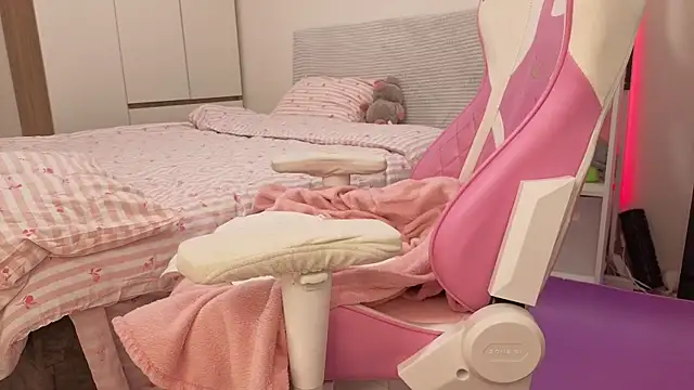 Snapshot of Mia_WaterFall chatting on March 2, 7:15 am Mia WaterFall online show from March 2, 7:15 am