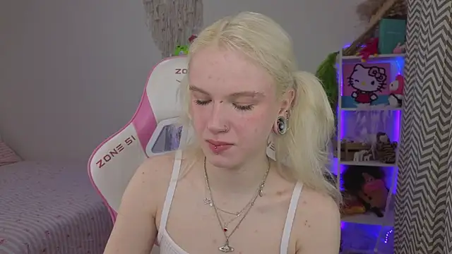 Mia WaterFall online show from April 14, 3:23 am