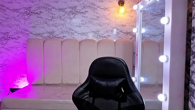 Snapshot of Melisa_v chatting on February 24, 8:29 pm Melisa v online show from February 24, 8:29 pm