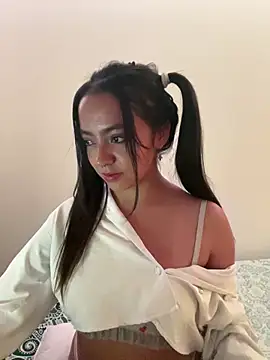 laraa rous online show from February 6, 12:26 am