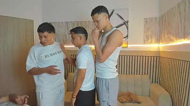 friendslikeplay online show from March 4, 5:46 am