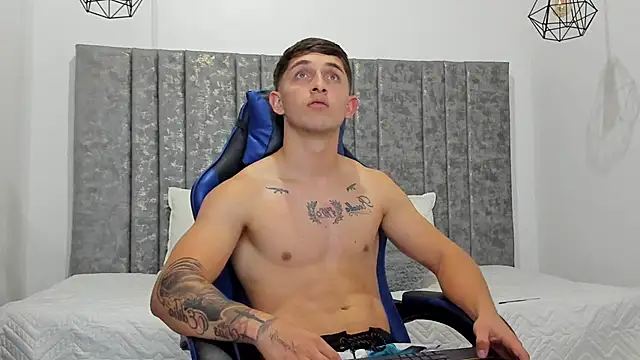 Calvin Hunter online show from February 8, 4:16 am